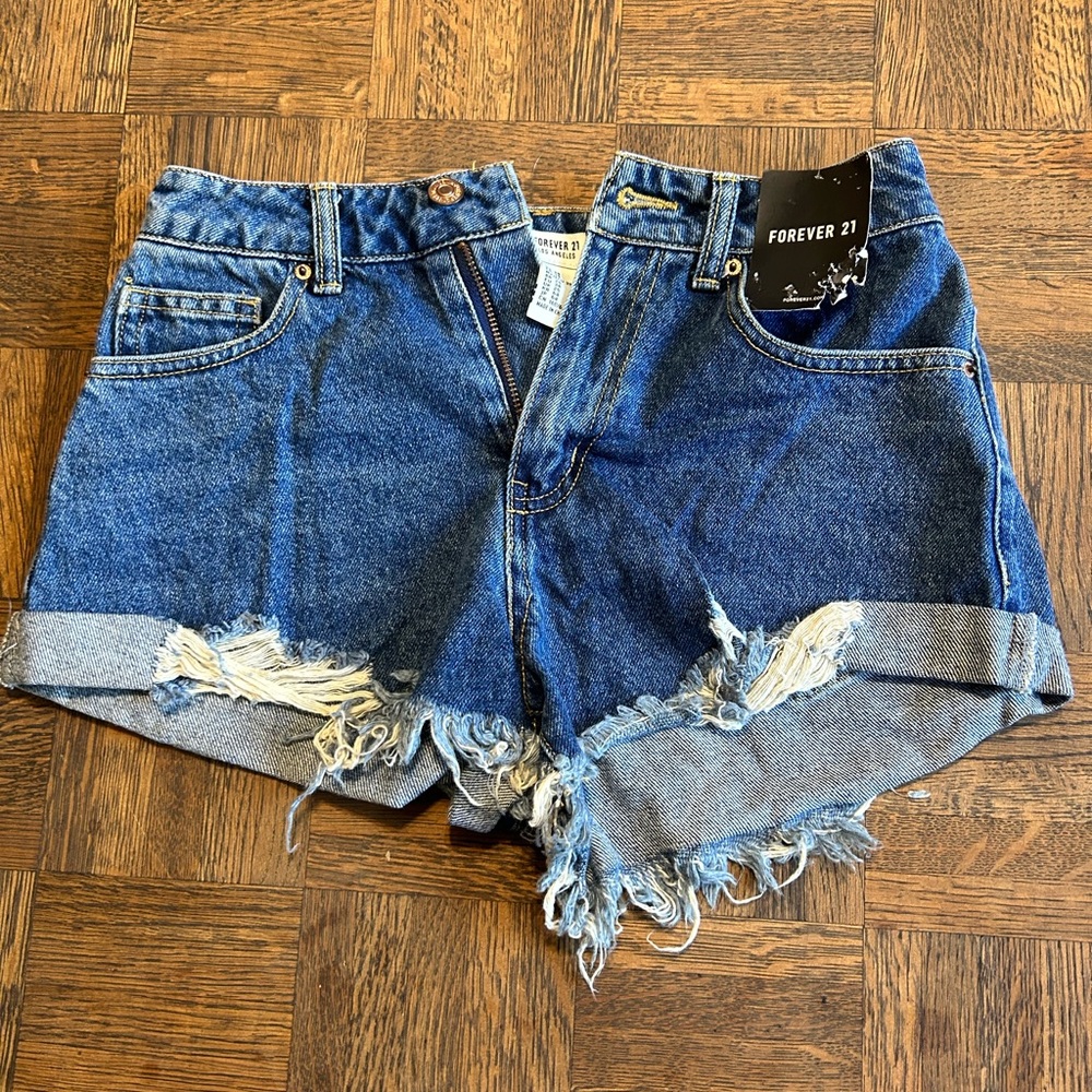 Forever 21 Jean shorts size 25 brand new with tag
